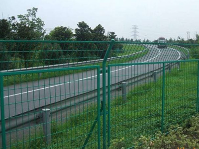 護欄網的抗撞擊測試標準與方法